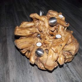 Skulptur aus Holz und Metall