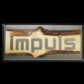 Einzigartiges Firmenschild aus Holz