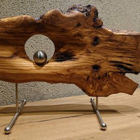 Skulptur aus Holz und Metall