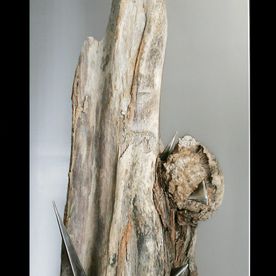Skulptur aus Holz und Metall