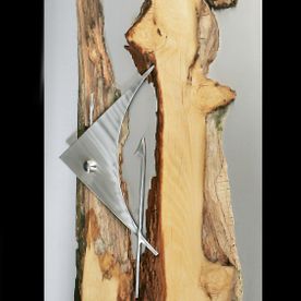 Skulptur aus Holz und Metall