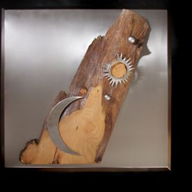 Skulptur aus Holz und Metall